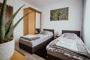 2 bedrooms, iron/ironing board, travel cot, free WiFi - Apartment Kraju City Centre With Massage Chair (Sosnowiec)