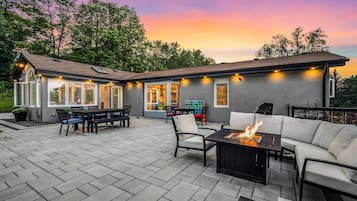 Chalet de lujo, 4 habitaciones, hidromasaje, vista al jardín | Terraza o patio