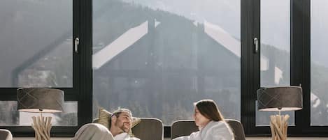 Sauna, steam room, hot stone massages, massages