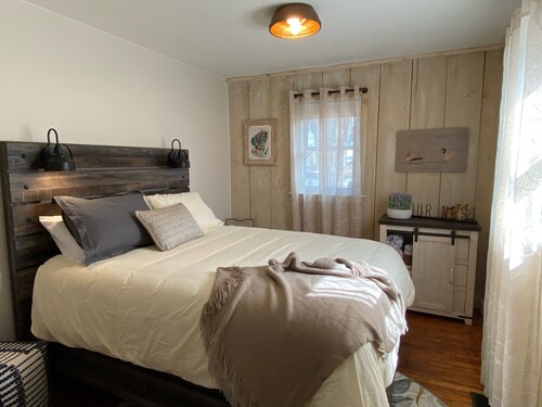Pelican Place ❤️ WALK EVERYWHERE! 
Your home away from home...