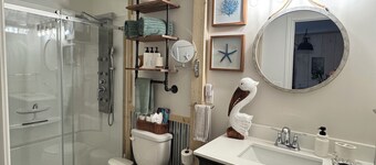 Pelican Place ❤️ WALK EVERYWHERE! 
Your home away from home...