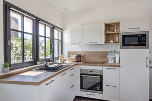 Kühlschrank, Mikrowelle, Ofen, Geschirrspüler