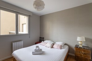 2 chambres, fer et planche à repasser, Wi-Fi gratuit, draps fournis