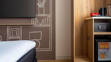 In-room safe, desk, laptop workspace, blackout curtains