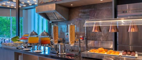 Desayuno buffet (MYR 35 por persona)