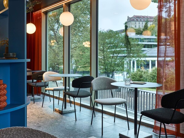 Dagelijks ontbijtbuffet (EUR 20 per persoon)