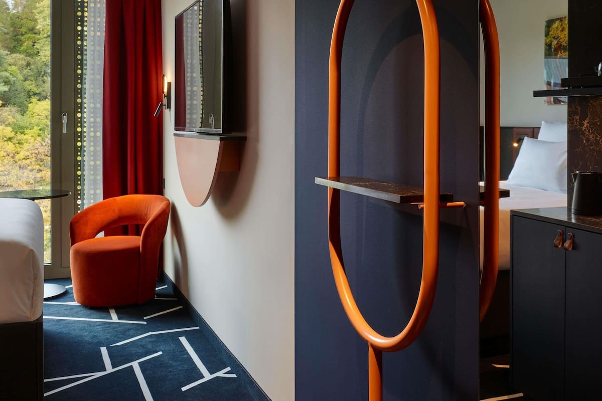Premium bedding, down duvets, in-room safe, blackout curtains