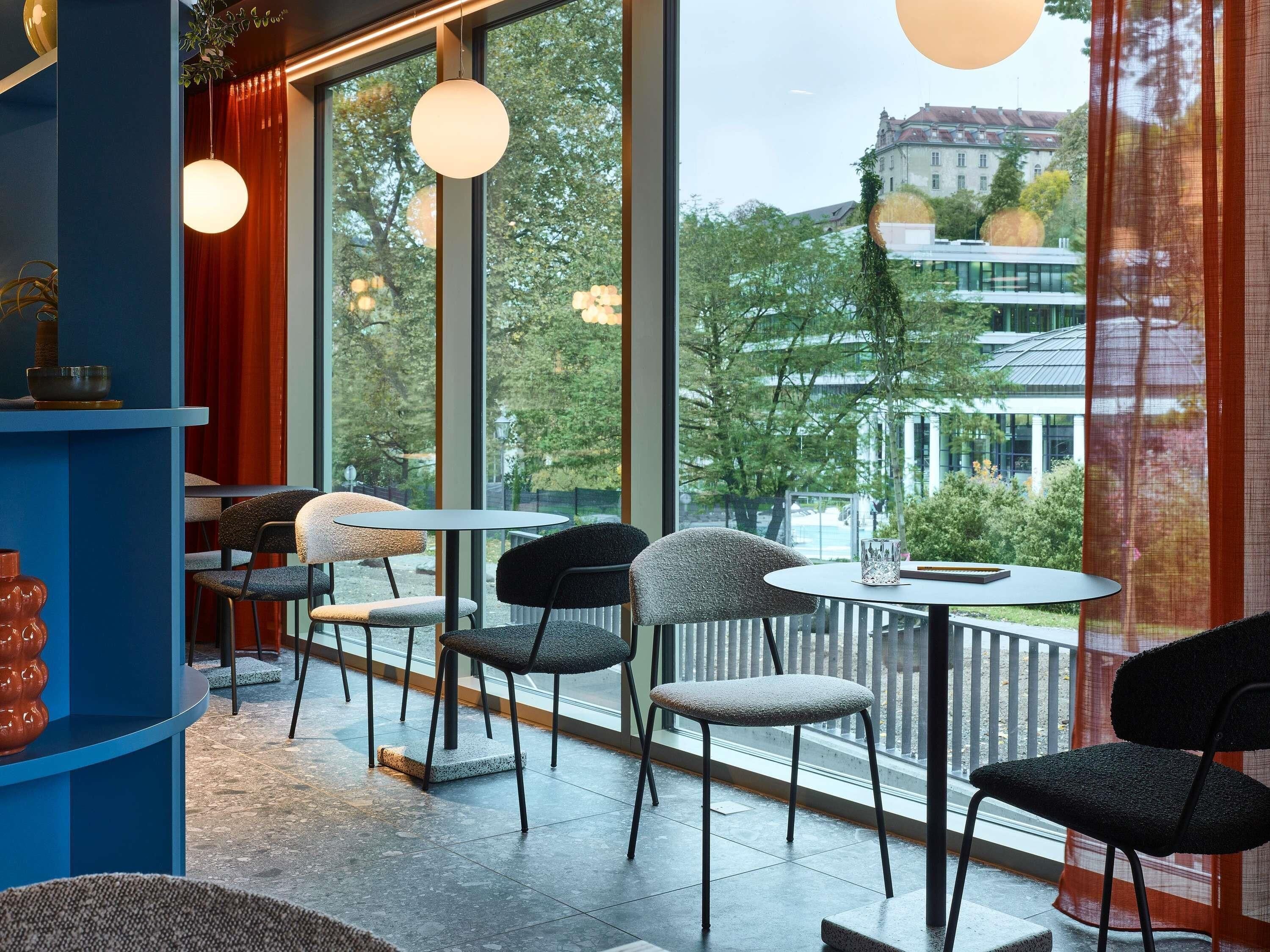 朝食 (ビュッフェ)、毎日提供 (1 名様 20 EUR)