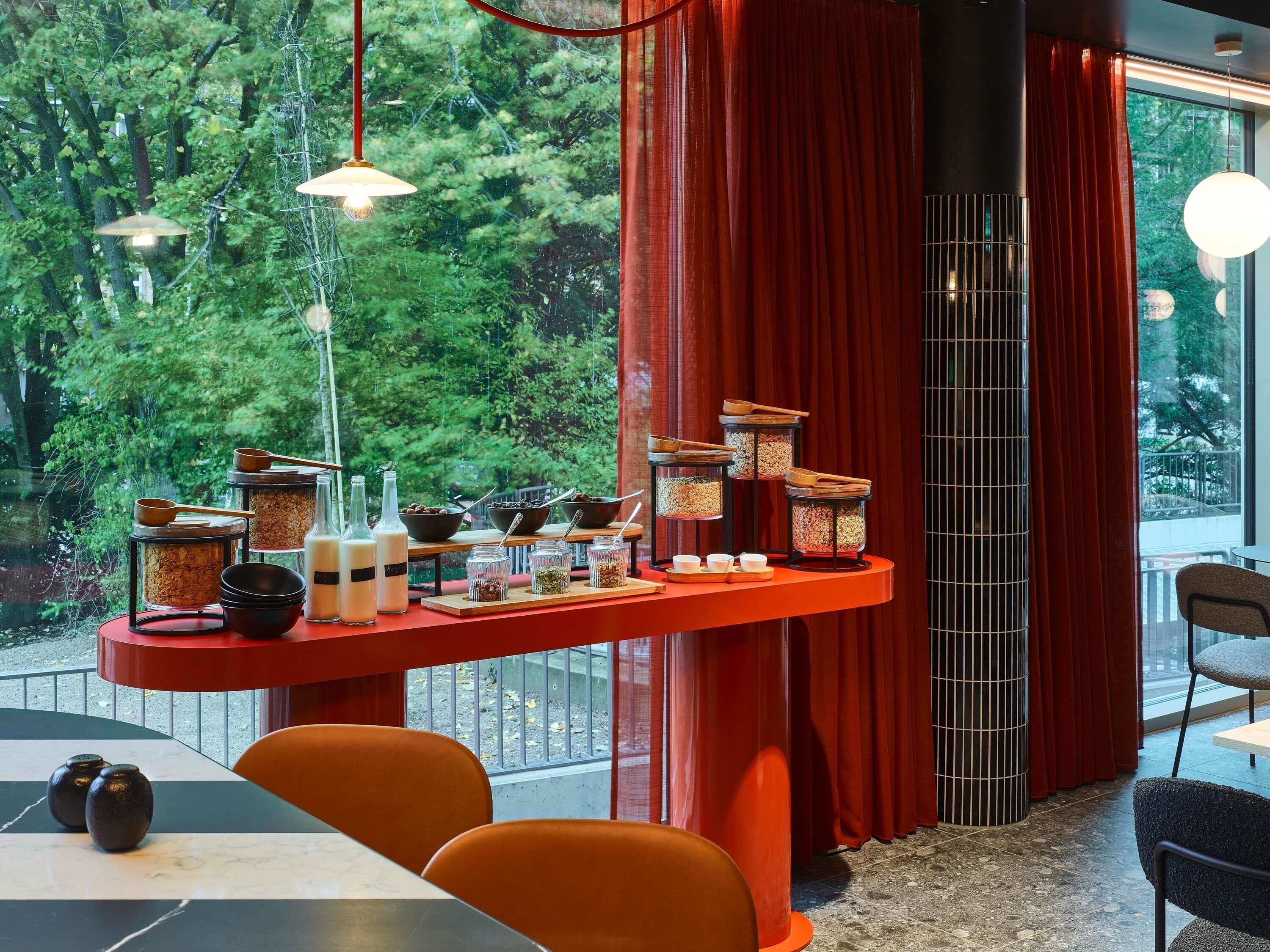 Se ofrece un desayuno bufé (20 EUR por persona)