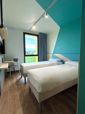 Standard Room, 2 Twin Beds | Desk, laptop workspace, blackout drapes, soundproofing