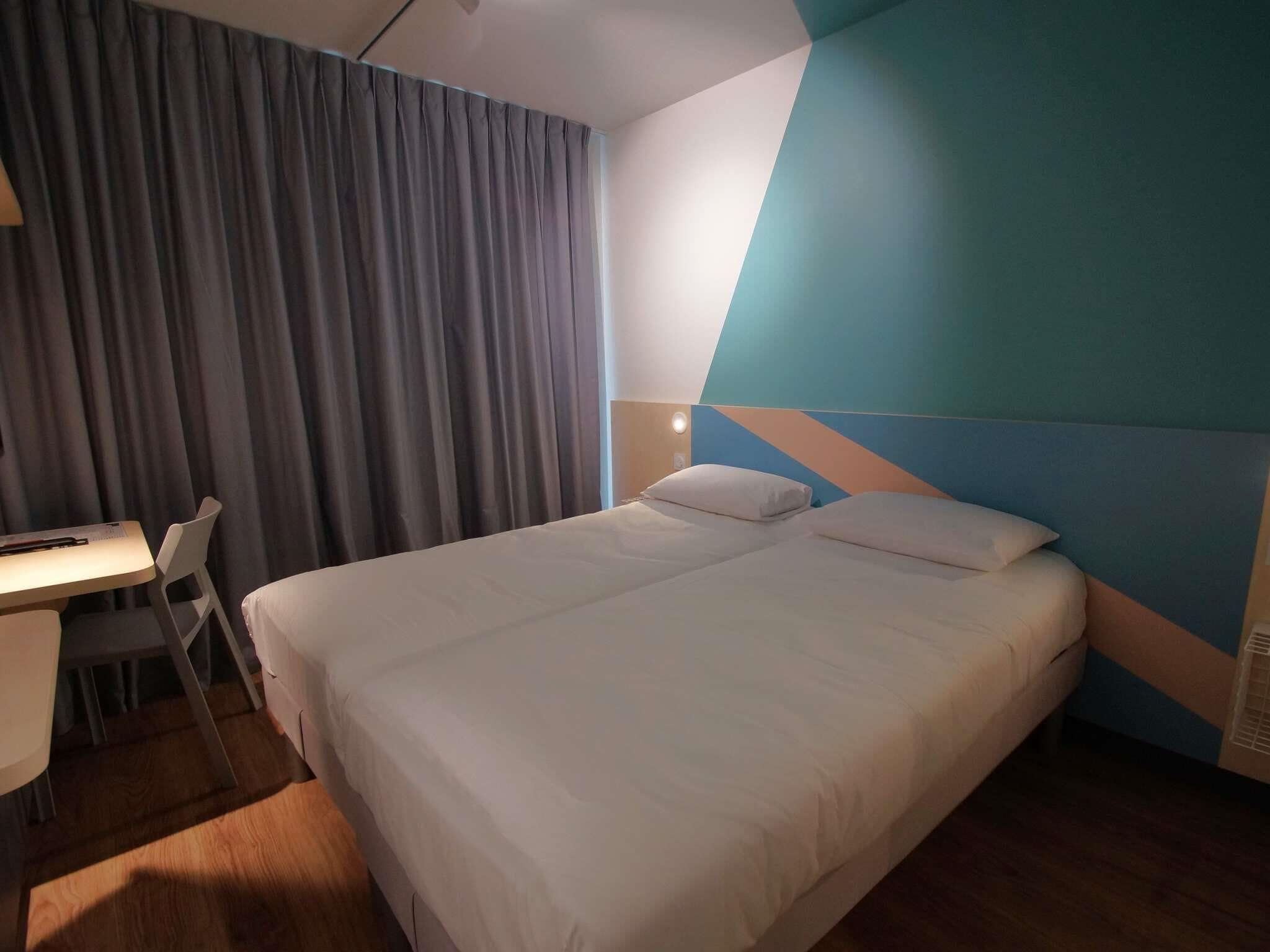 Habitación estándar, 2 camas individuales | Escritorio, espacio para trabajar con laptop y cortinas blackout 