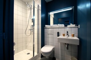 Family Suite, 2 Double Beds, Connecting Rooms | Bathroom