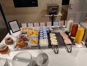 Daily buffet breakfast for a fee