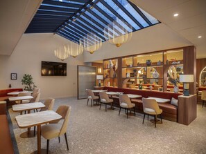 Bar (on property) - Novotel Orléans Centre Gare (Orléans)