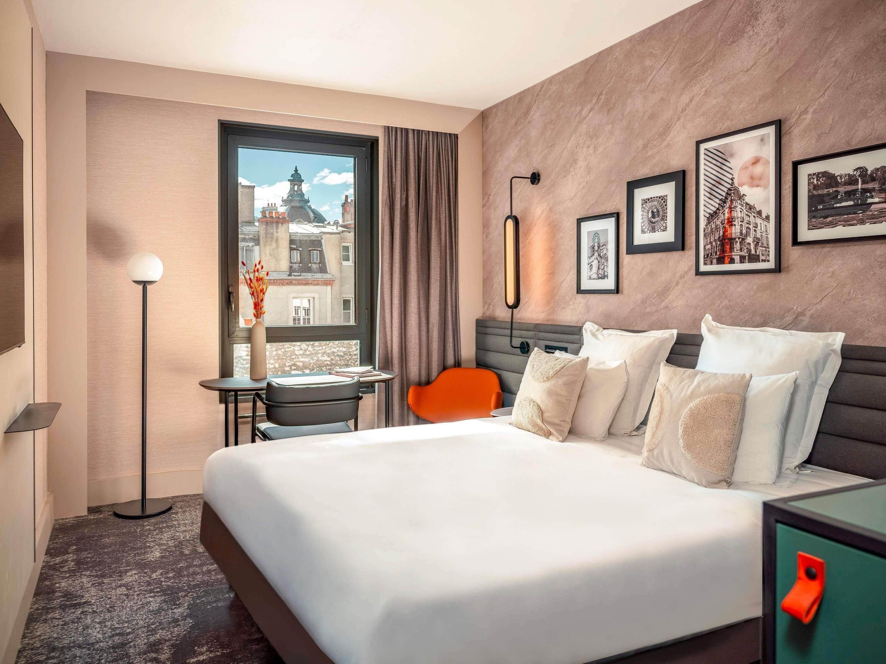 Rom – classic, 1 dobbeltseng | Minibar, safe på rommet, skrivebord og blendingsgardiner