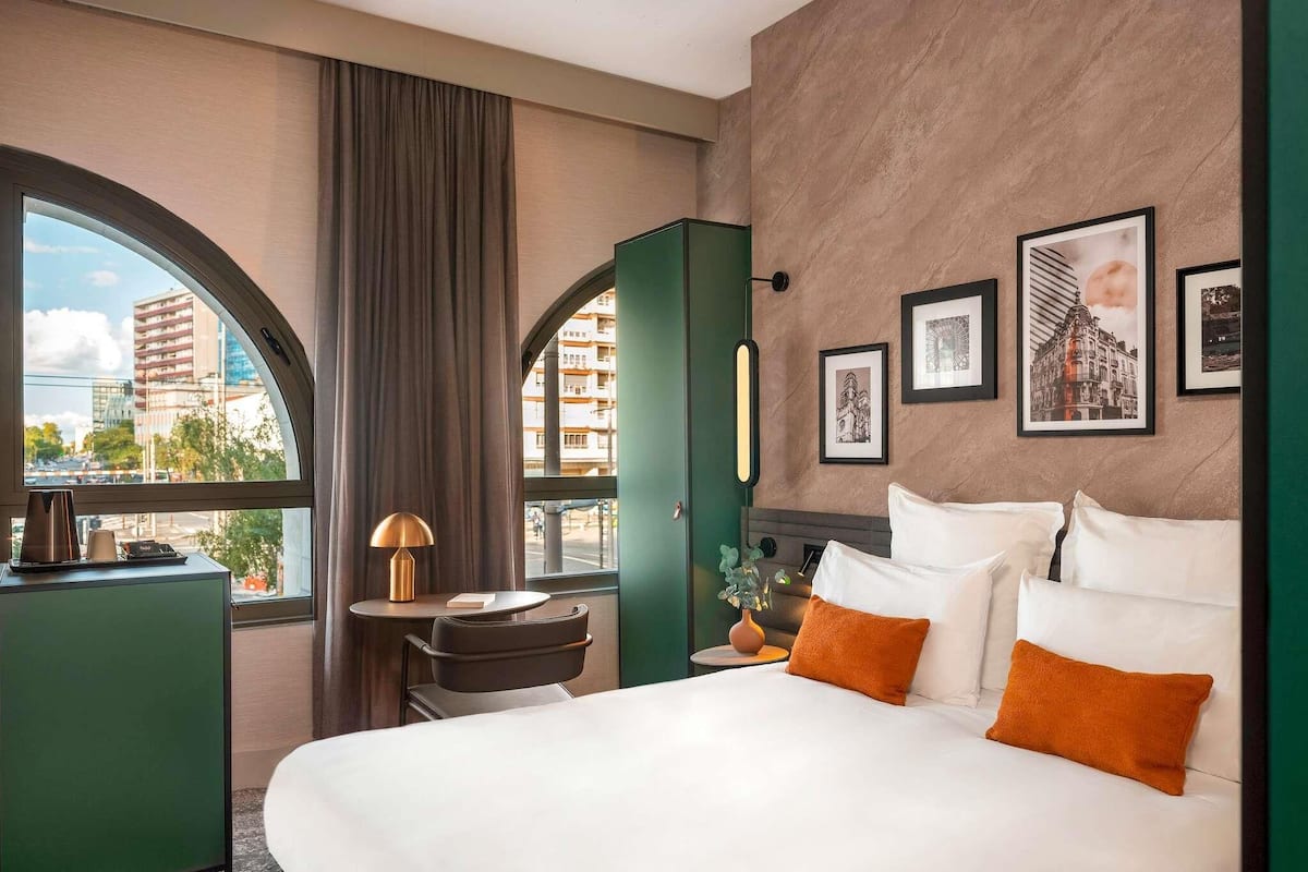 Superior-rum - 1 dubbelsäng | Minibar, värdeförvaringsskåp på rummet och skrivbord