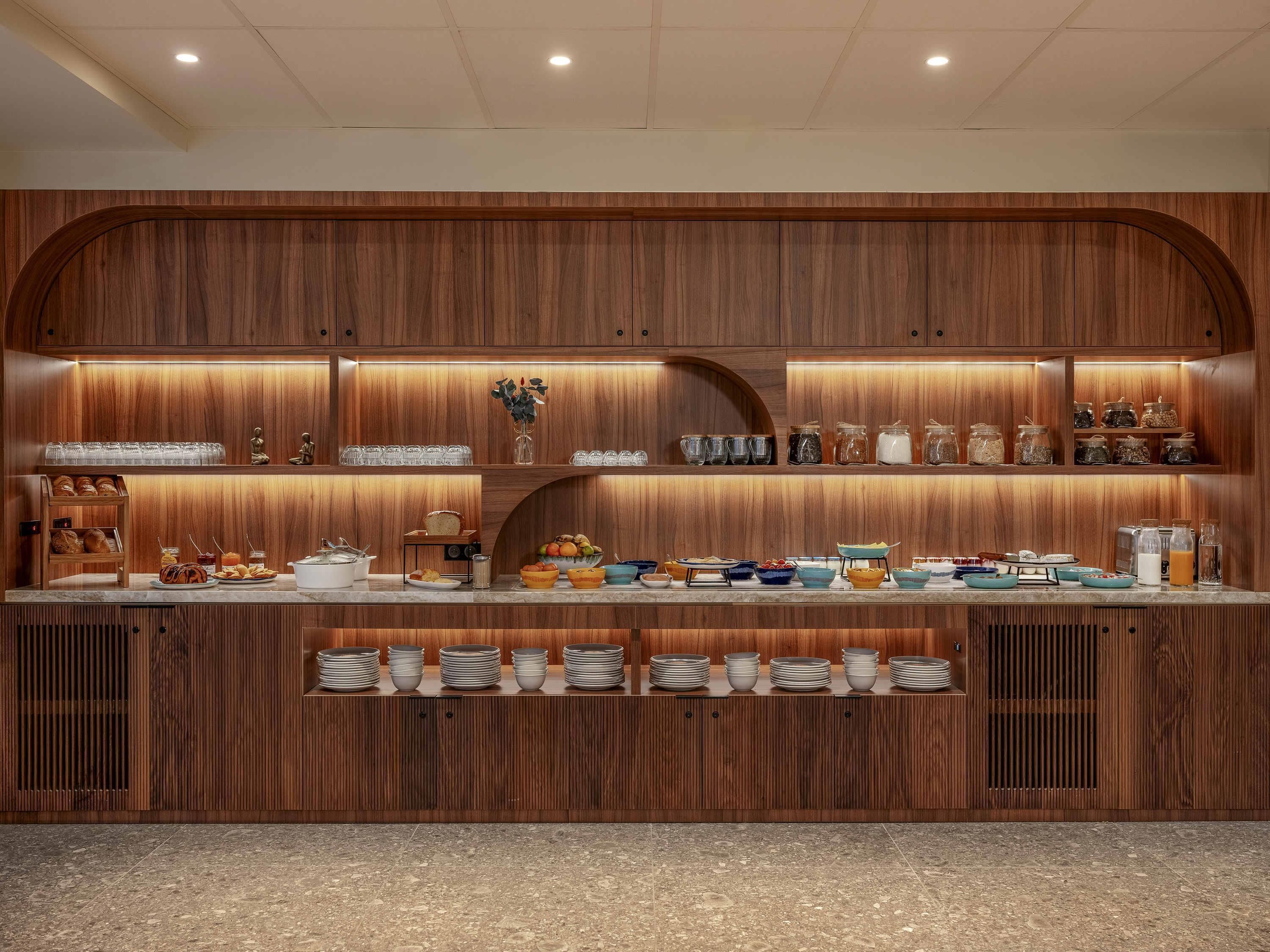 Petit déjeuner buffet (20 EUR par personne)