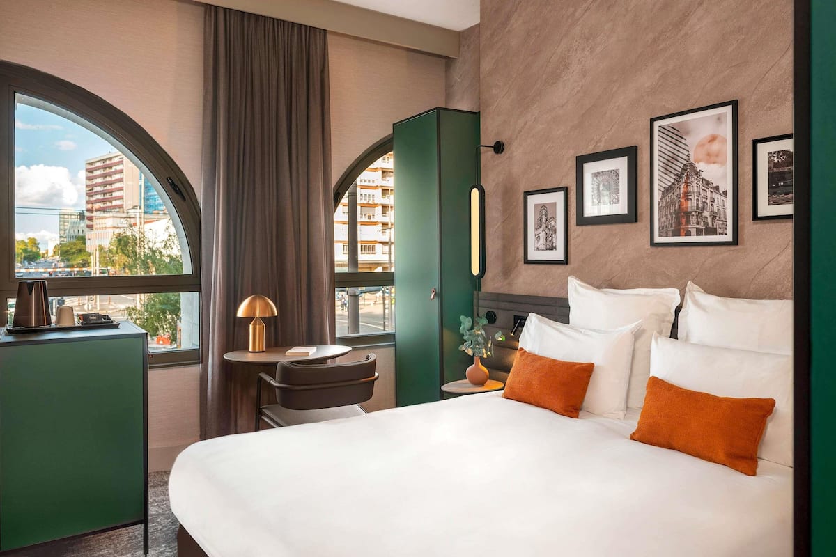 Rom – superior, 1 dobbeltseng | Minibar, safe på rommet, skrivebord og blendingsgardiner