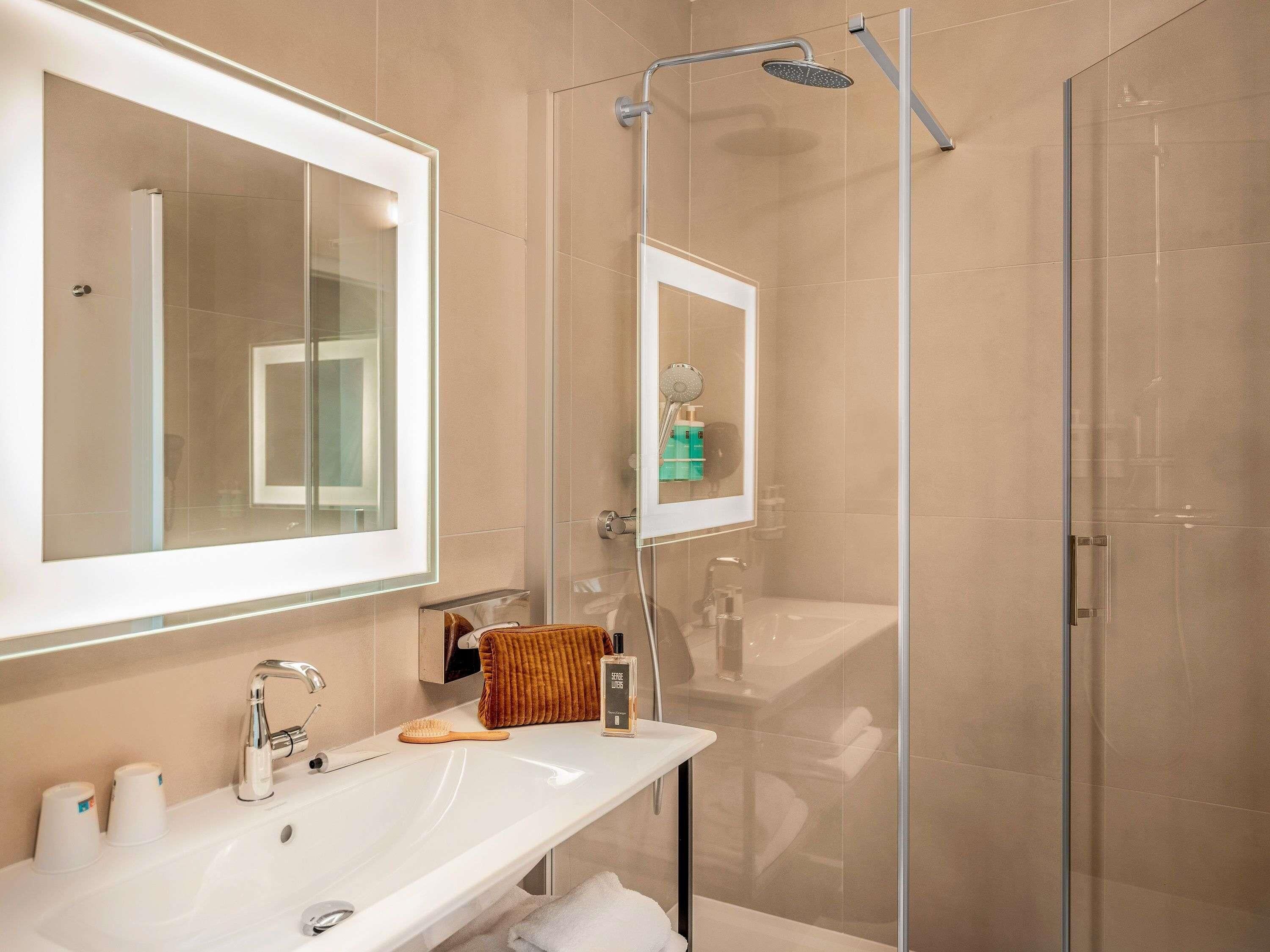 Minibar, két bảo mật tại phòng, bàn, màn/rèm cản sáng 