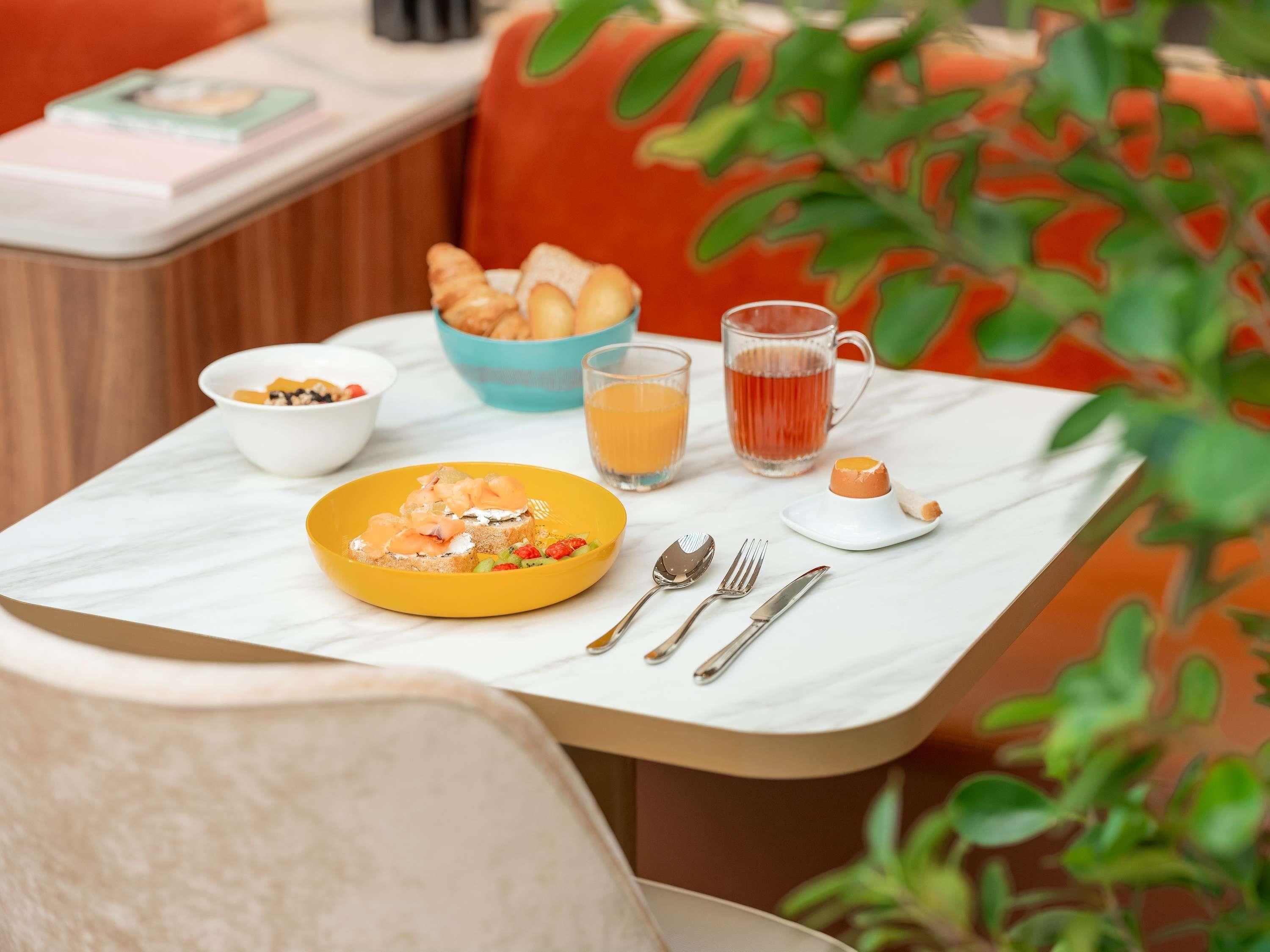 Breakfast area