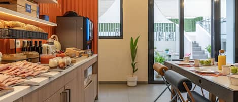 Standard Room, 2 Twin Beds | Free WiFi, bed sheets