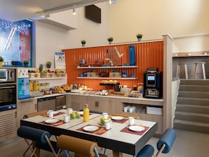 Frukostbuffé på helger (EUR 8 per person)