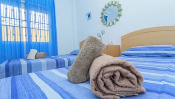 2 slaapkamers, een strijkplank/strijkijzer, gratis wifi, beddengoed