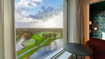 Kamer, 1 tweepersoonsbed, uitzicht op park | Een kluis op de kamer, geluiddichte muren, gratis wifi, beddengoed