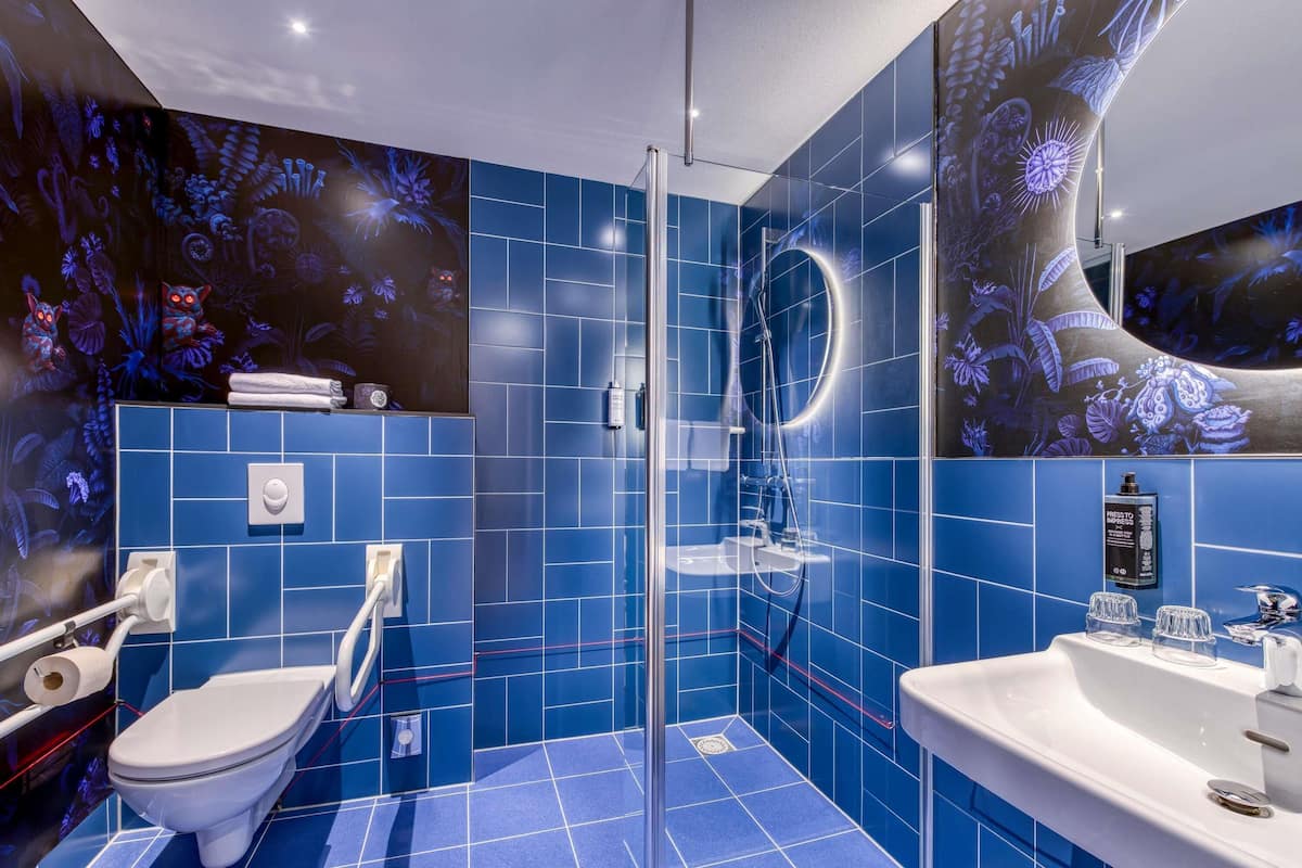 Caja de seguridad en la habitación y sistema de insonorización