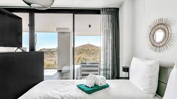 4 bedrooms, soundproofing, free WiFi, bed sheets