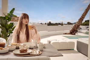 Desayuno completo todos los días (con cargo)