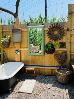 Property grounds - 🌾Welcoming Tiny Home! Downtown & Beachy☀️ (Guilford)