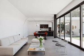 Smart TV, fireplace, stereo, printers