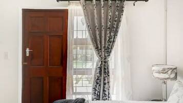 4 bedrooms, iron/ironing board, free WiFi, bed sheets