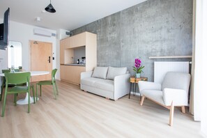 Hypo-allergenic bedding, in-room safe, desk, laptop workspace - ARCHE Fabryka Samolotów w Mielnie (Mielno)