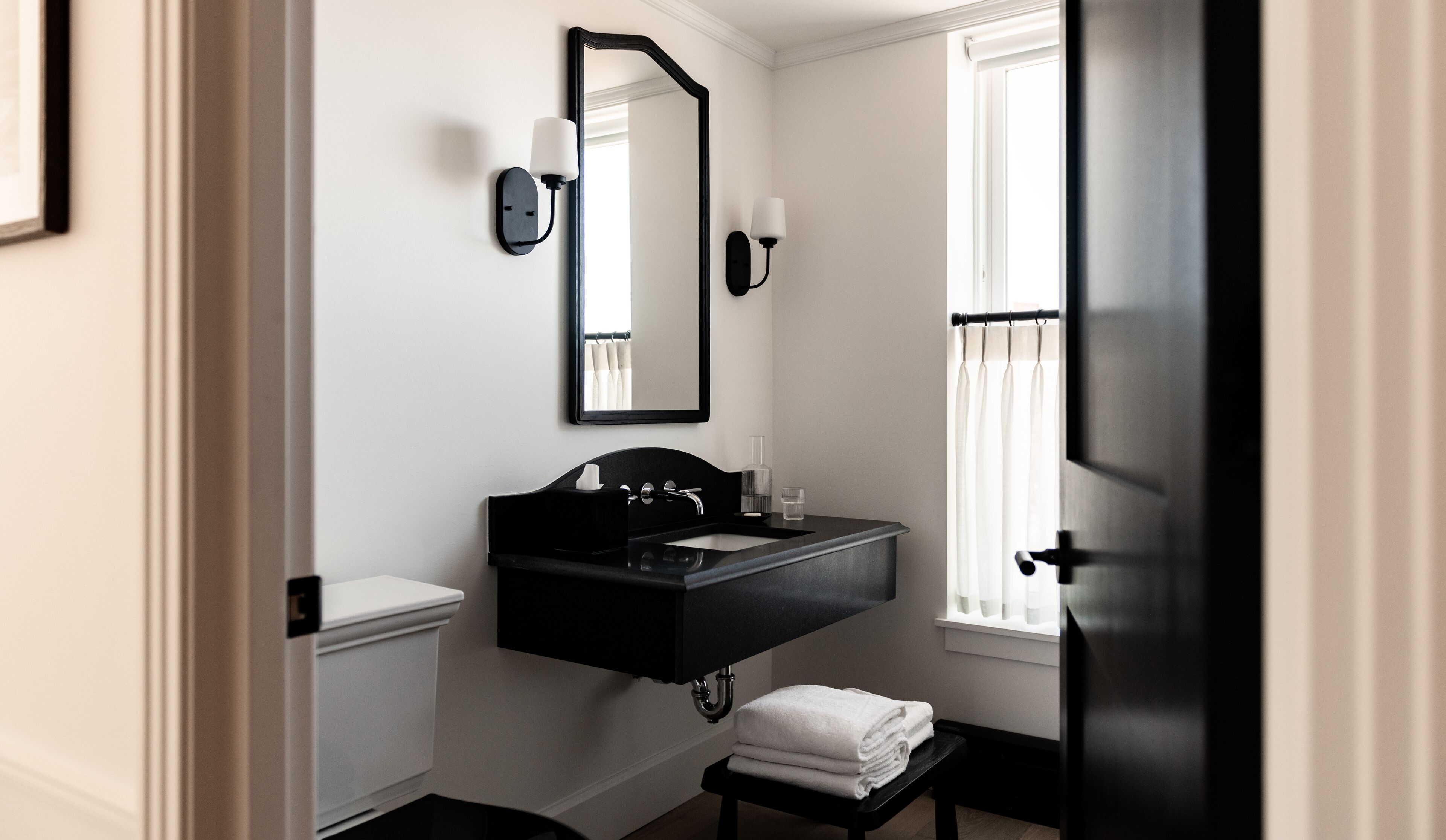 standard room, 1 king bed, balcony, city view | 1 bedroom, hypo-allergenic bedding, in-room safe, blackout curtains