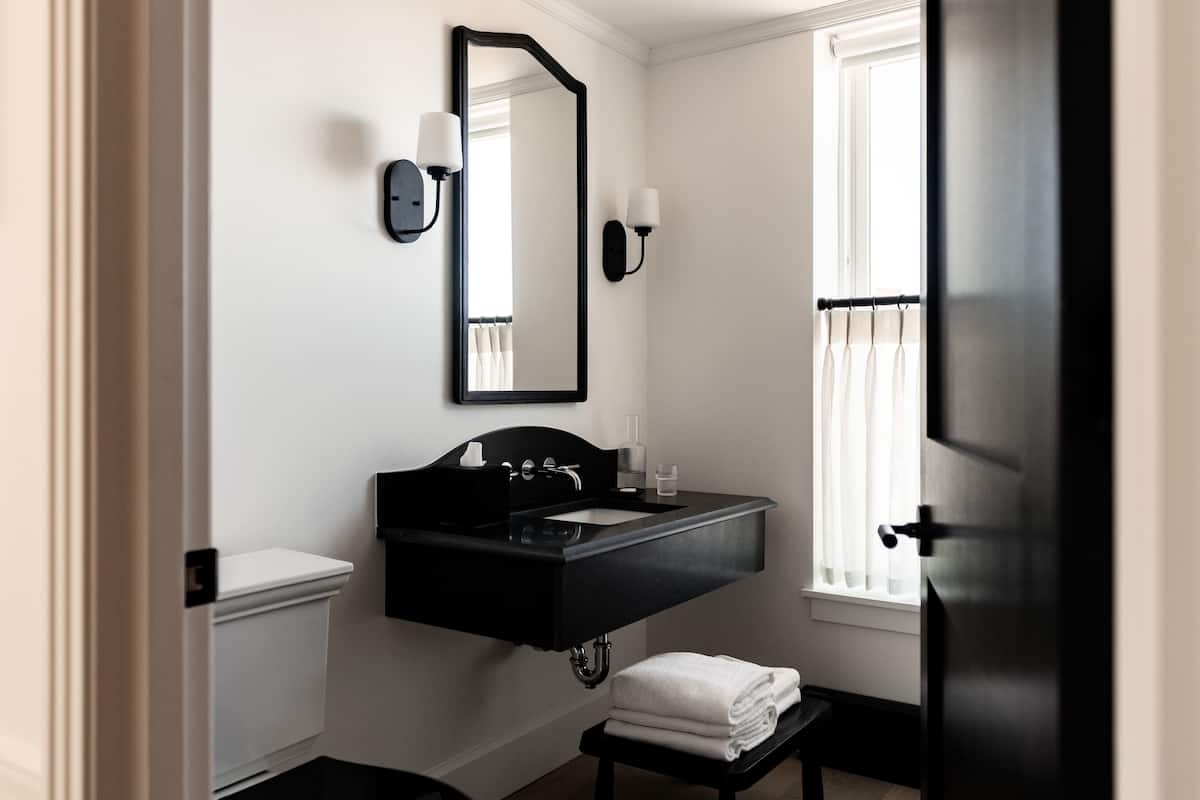 standard room, 1 king bed, balcony, city view | 1 bedroom, hypo-allergenic bedding, in-room safe, blackout curtains