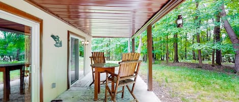 Outdoor dining