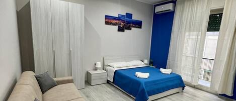 Minibar, caja fuerte, mobiliario individual y wifi gratis