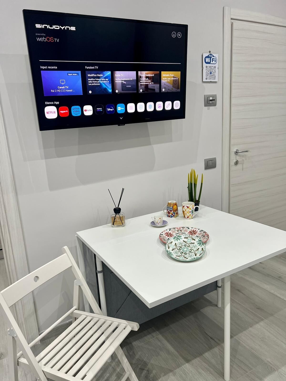 تناول الطعام داخل الغرفة