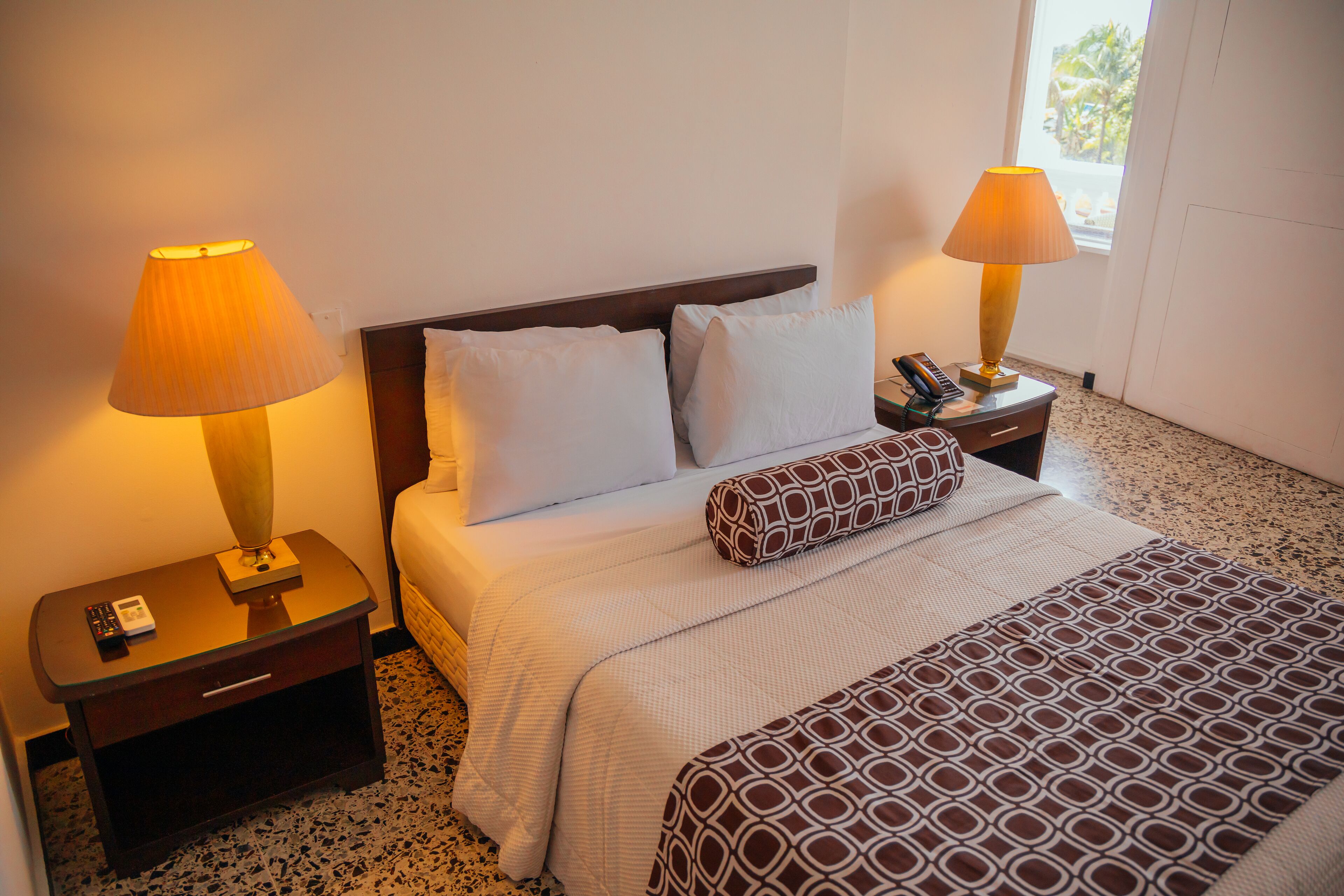 舒适双人房 | 办公桌