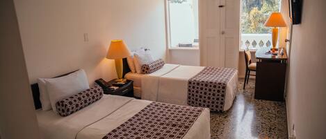 Comfort tvåbäddsrum | Skrivbord