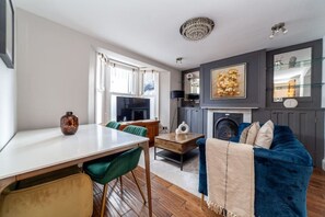Interior - 5 Bed Apartment in Hammersmith (London)