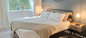 4BR,4 King Beds, 5 minute walk to Edgefield Mcmenamins, Pool Table, Full Kitchen