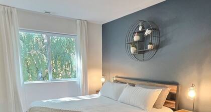 4BR,4 King Beds, 5 minute walk to Edgefield Mcmenamins, Pool Table, Full Kitchen