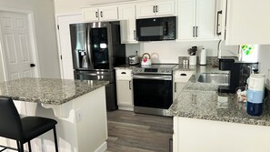 Mikrowelle, Ofen, Herdplatte, Geschirrspüler