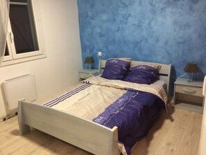 2 chambres, fer et planche à repasser, lit parapluie, Wi-Fi gratuit
