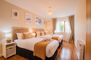 2 bedrooms, iron/ironing board, travel cot, free WiFi