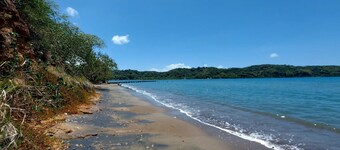 House - Sleeps 6 - Patio - Parking