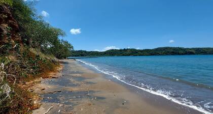 House - Sleeps 6 - Patio - Parking